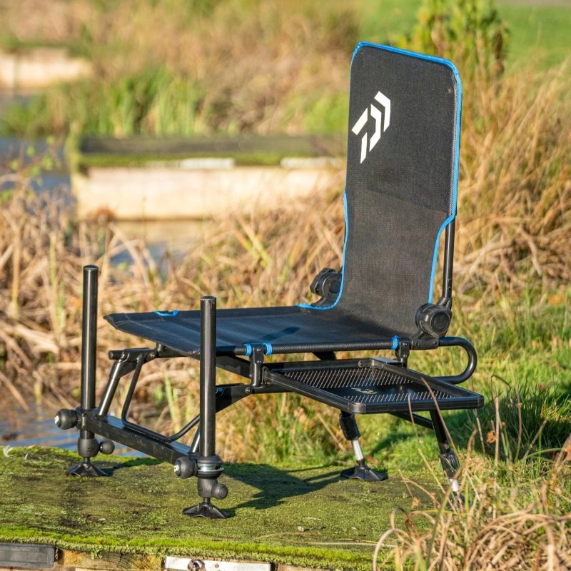 Daiwa Slide Tray Feeder Chair